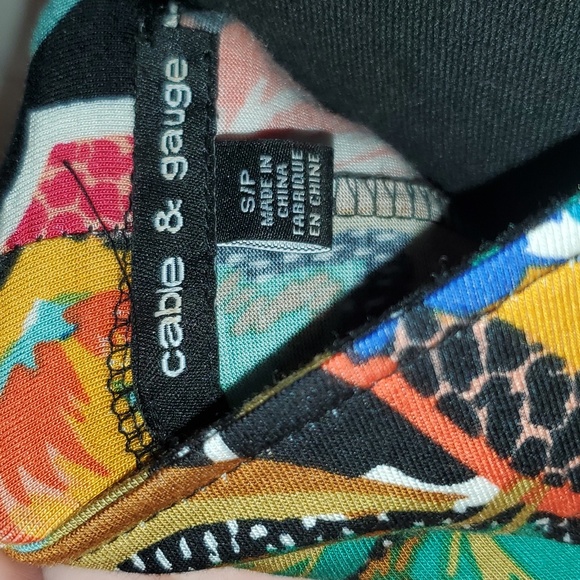 2/$20 Floral Top - Picture 4 of 4